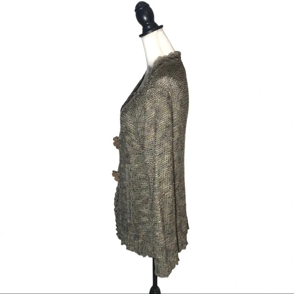 ASPEN Seed Moss Stitch Knit Wooden Flower Accent Button Down Cardigan Sweater - Picture 3 of 8